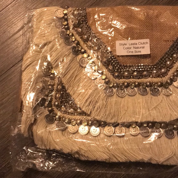 leela clutch in natural